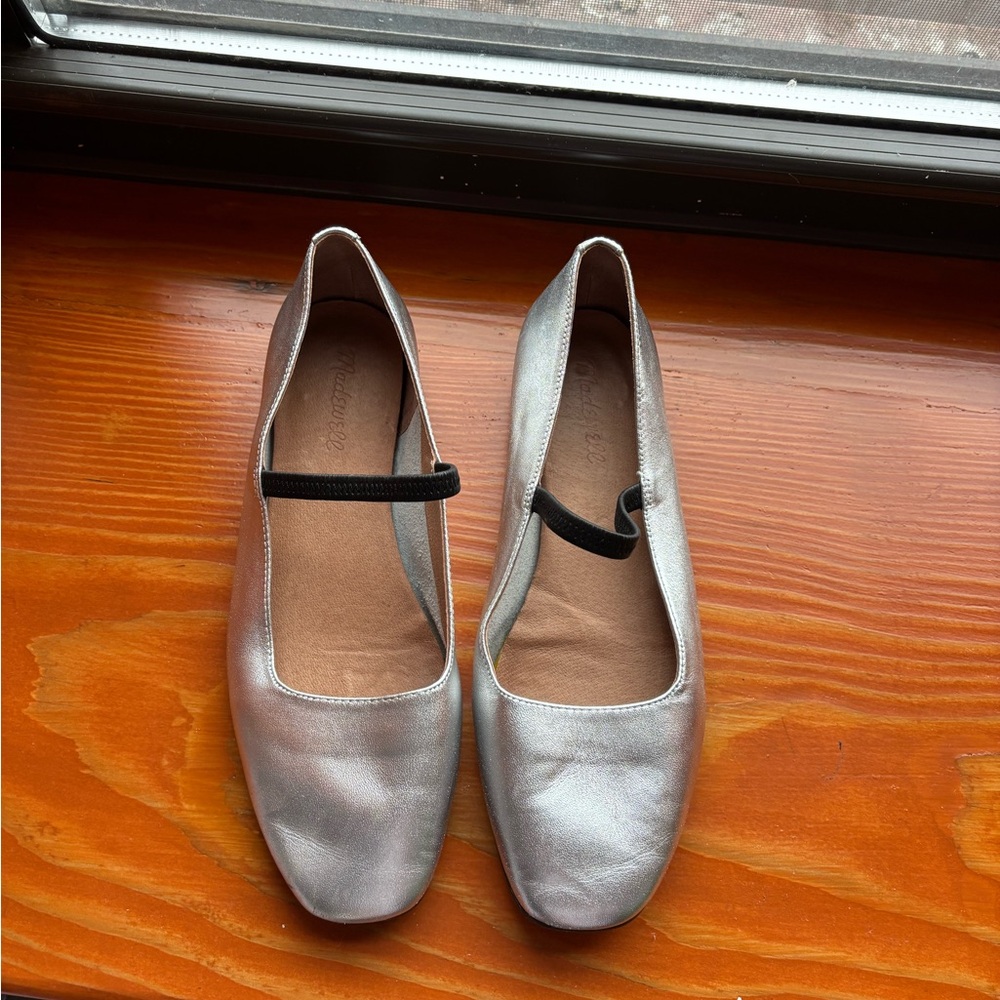 Madewell Silver Greta Flat - size 8